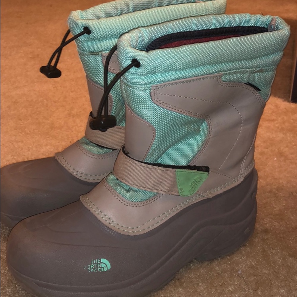 Youth Size 5 Snow Boots, Used But Ever So Gently..